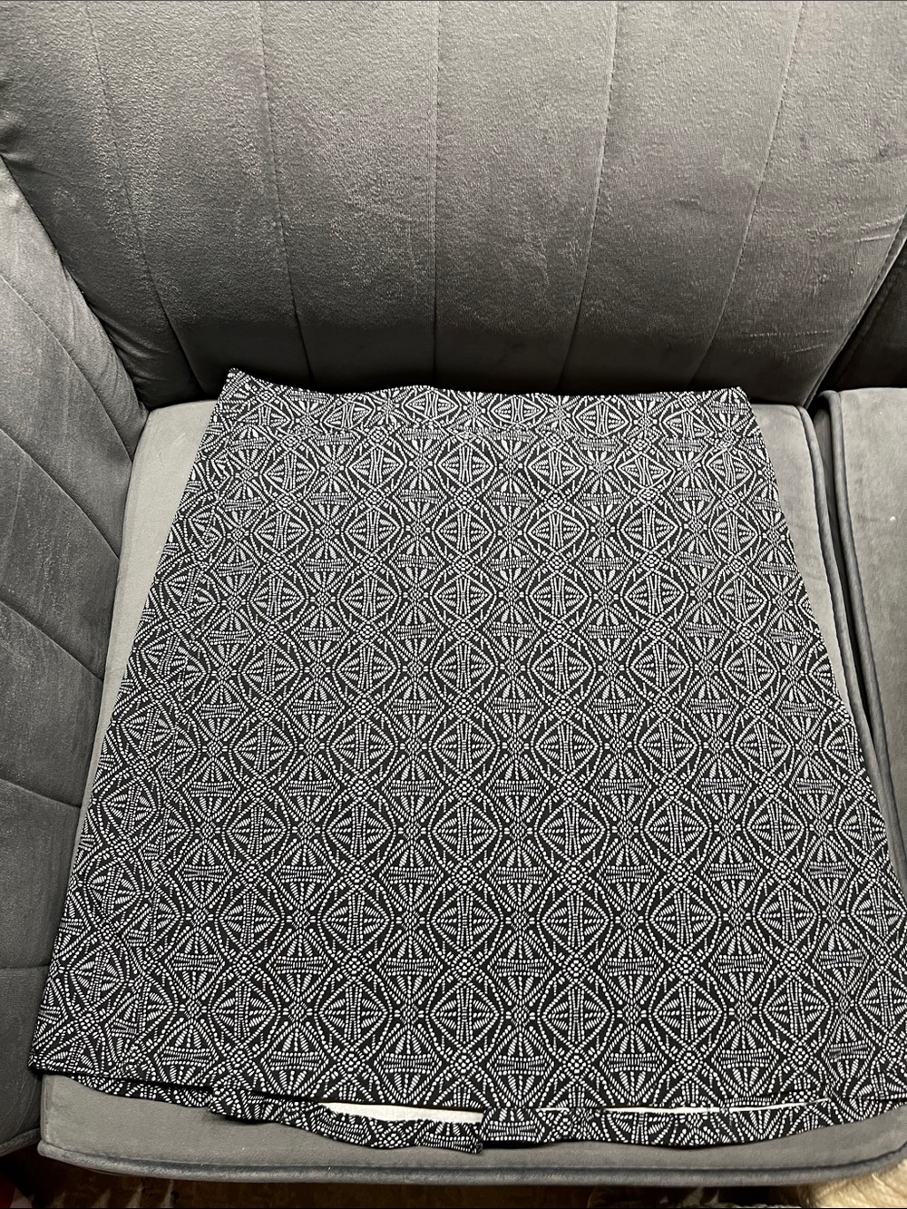 Rip Skirt Hawaii Geometric Black & White Patterned Throw Blanket
